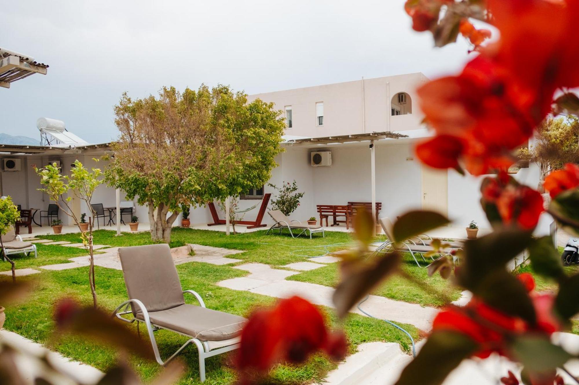 Finikas Apartments Плакиас Екстериор снимка