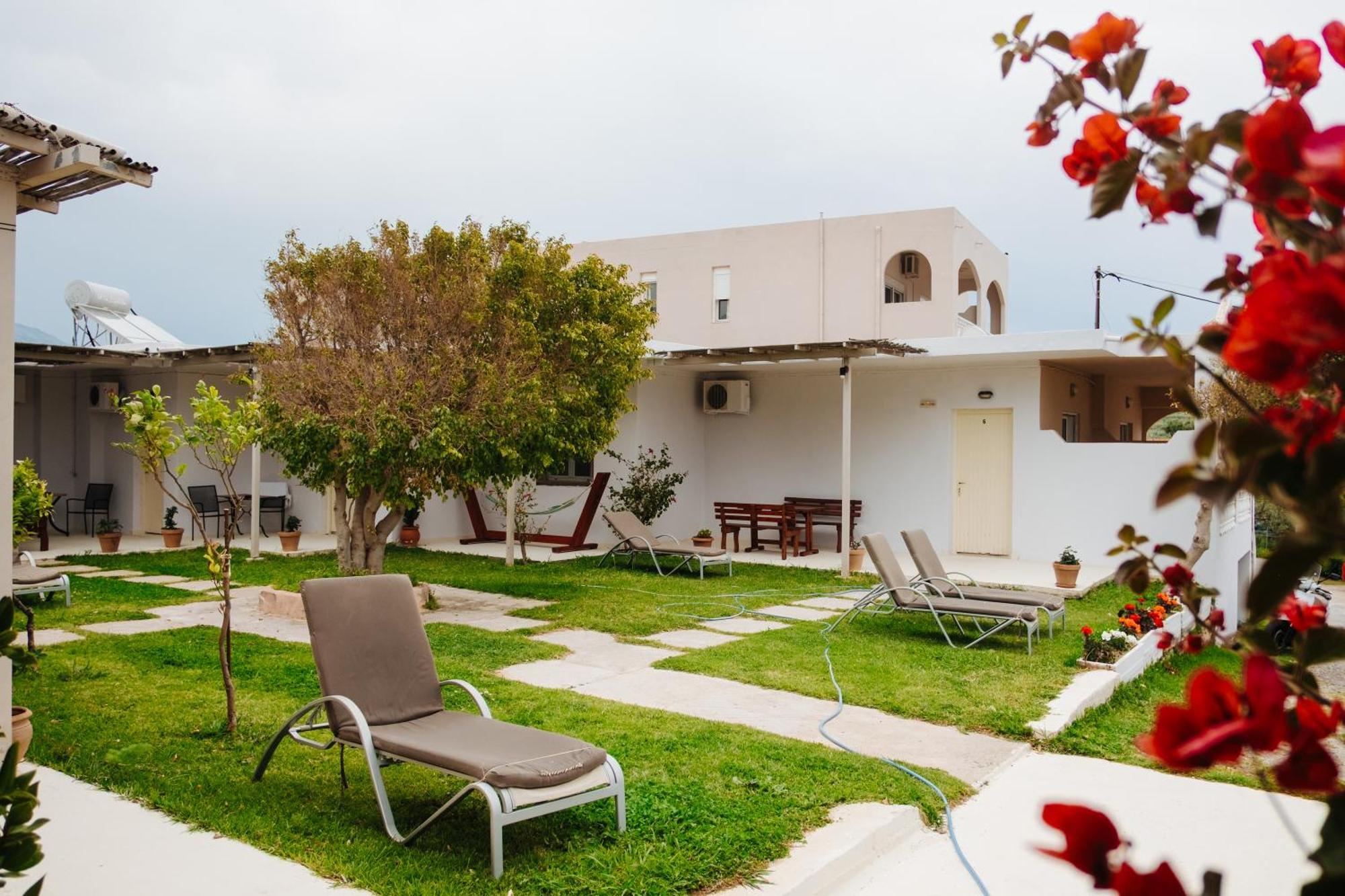 Finikas Apartments Плакиас Екстериор снимка