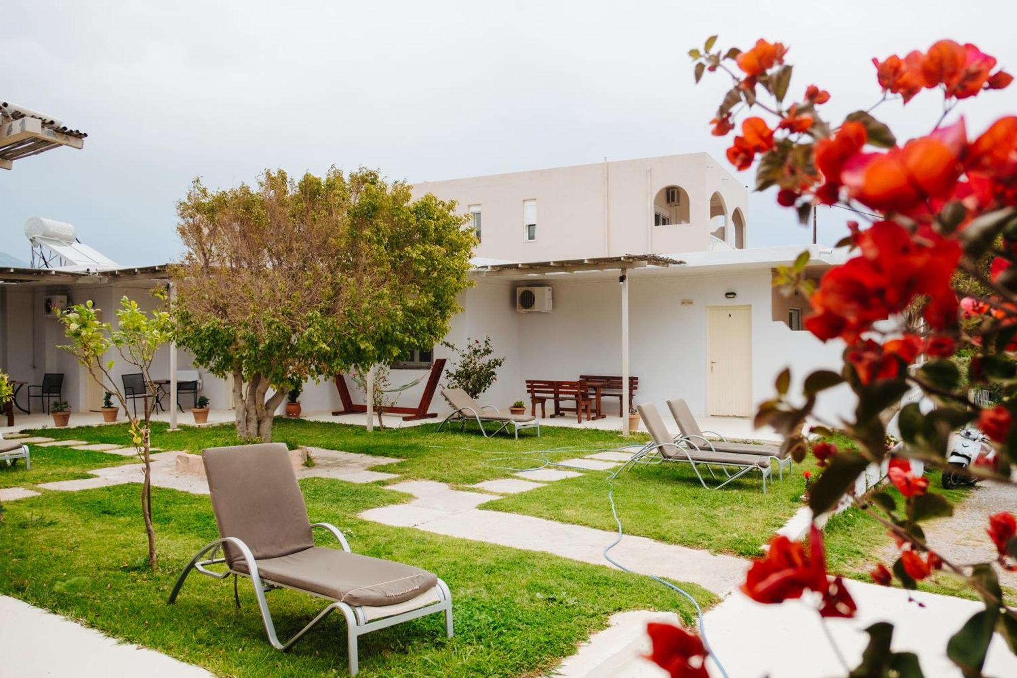 Finikas Apartments Плакиас Екстериор снимка