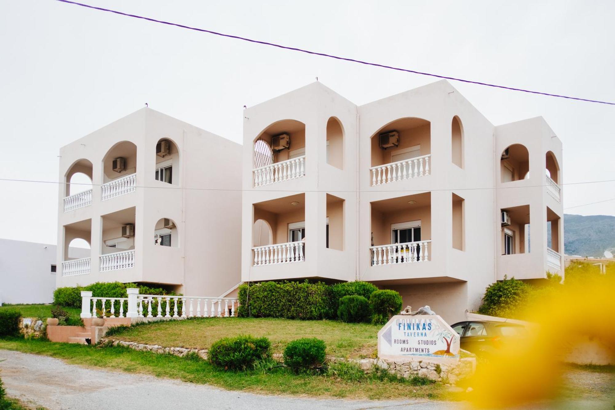 Finikas Apartments Плакиас Екстериор снимка