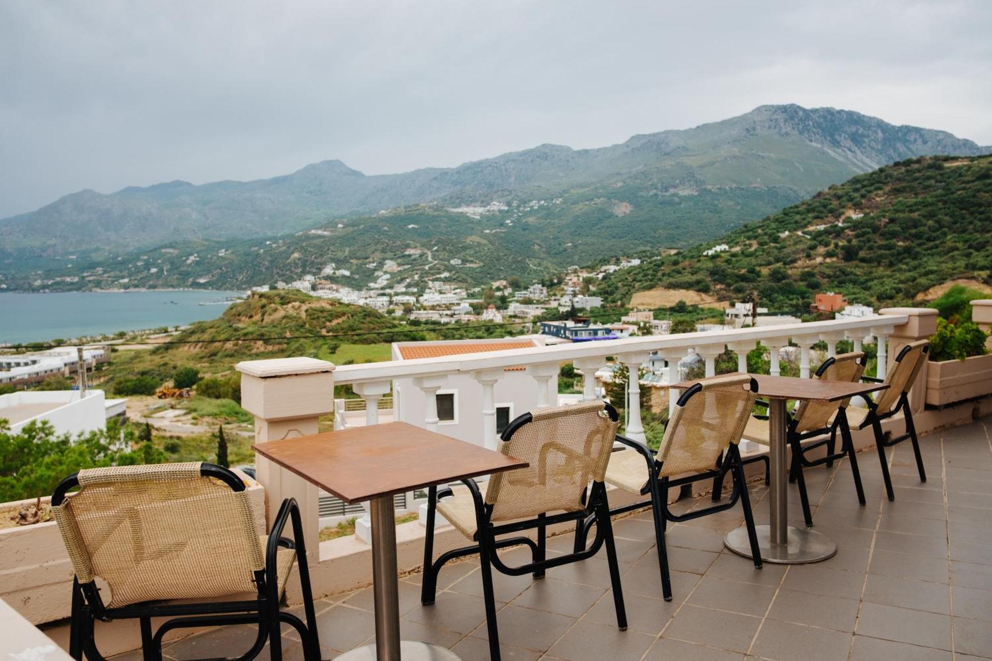 Finikas Apartments Плакиас Екстериор снимка
