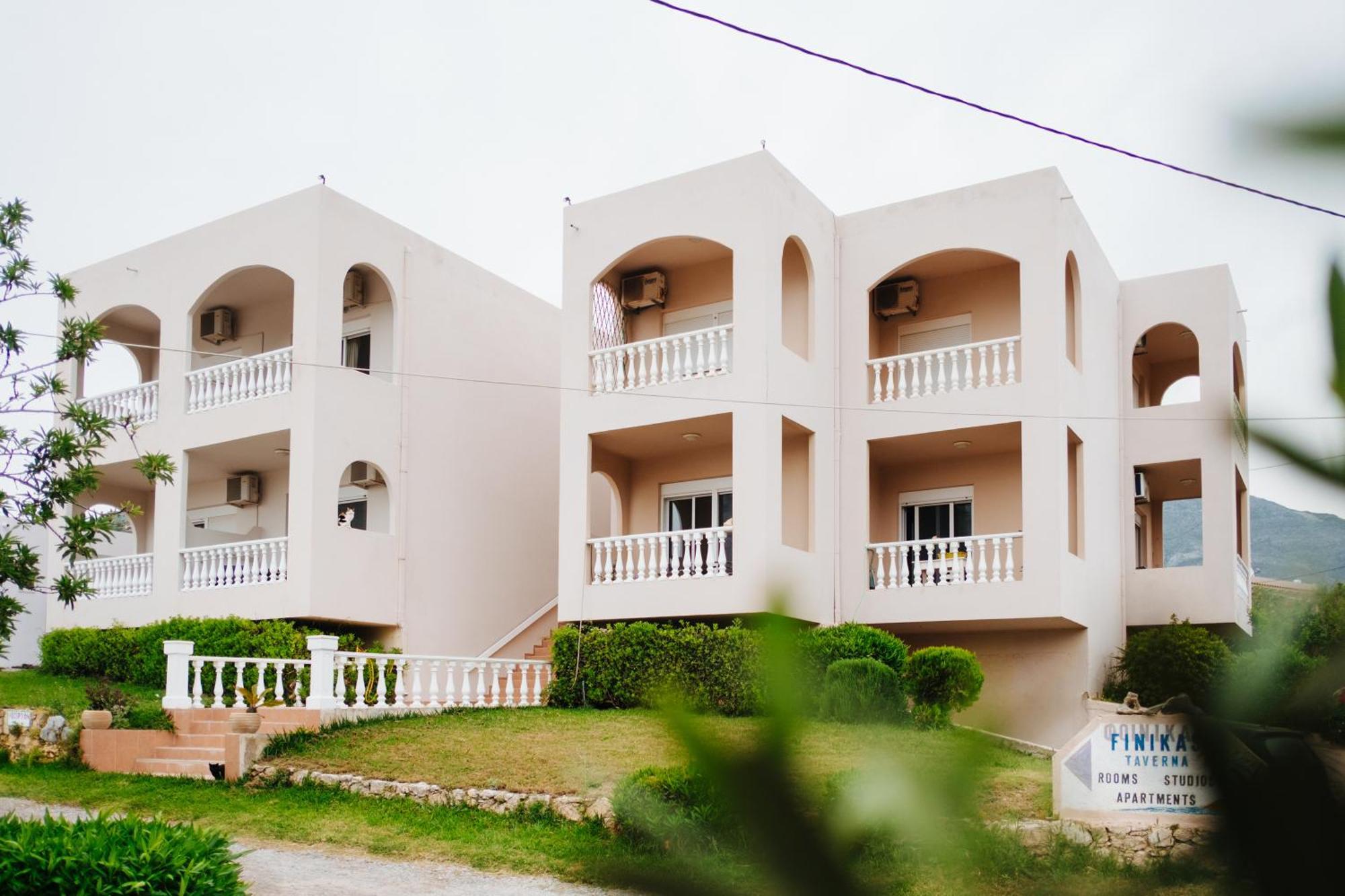 Finikas Apartments Плакиас Екстериор снимка
