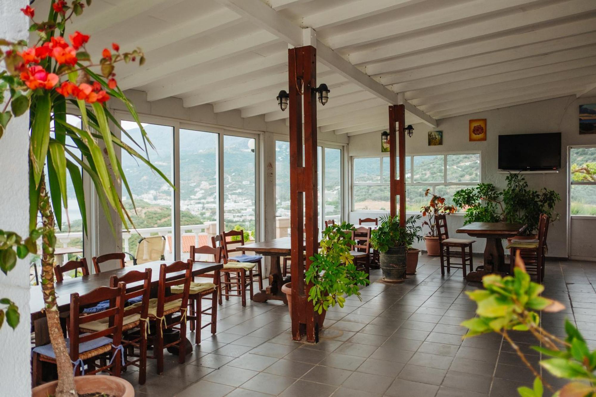 Finikas Apartments Плакиас Екстериор снимка