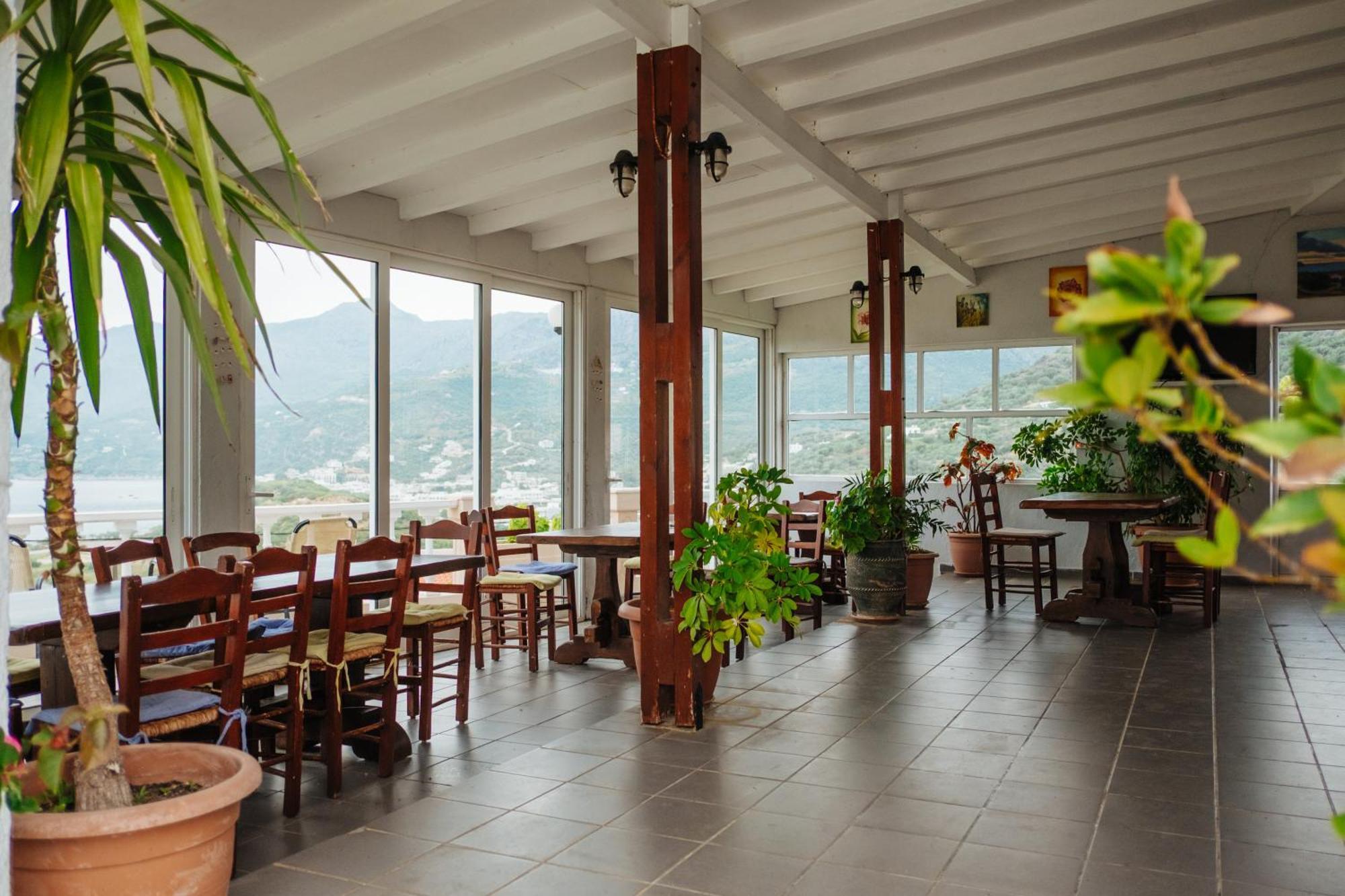 Finikas Apartments Плакиас Екстериор снимка