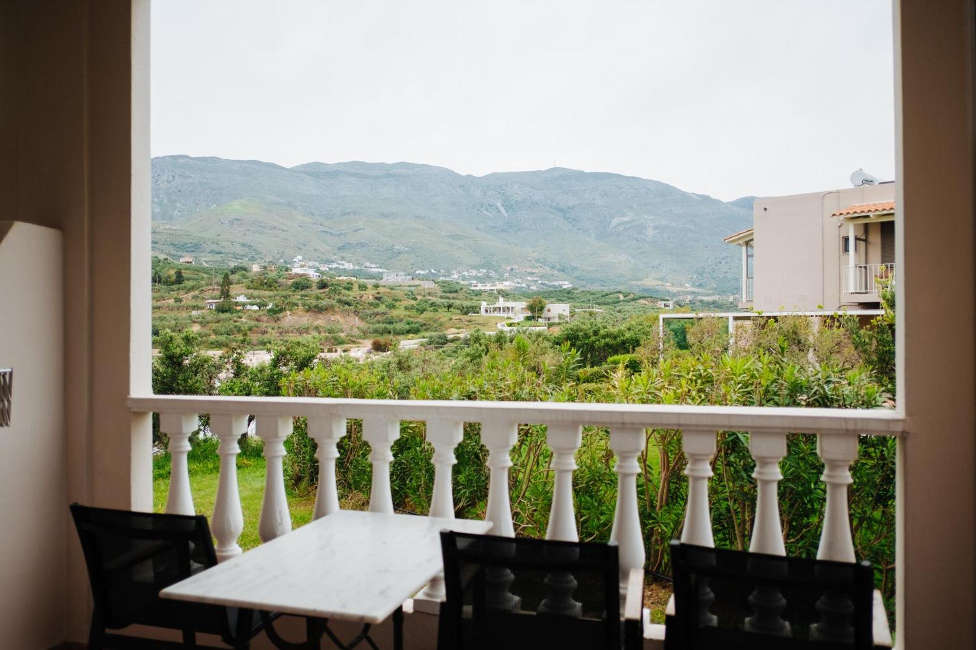 Finikas Apartments Плакиас Екстериор снимка
