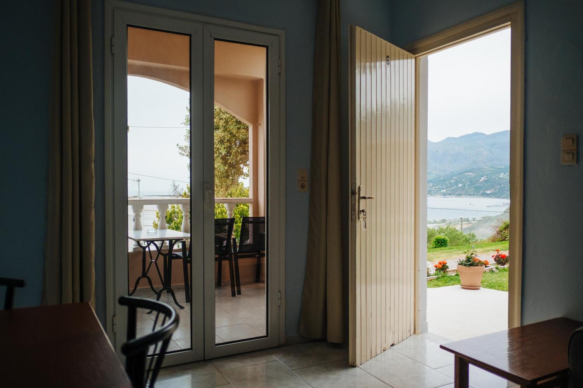 Finikas Apartments Плакиас Екстериор снимка