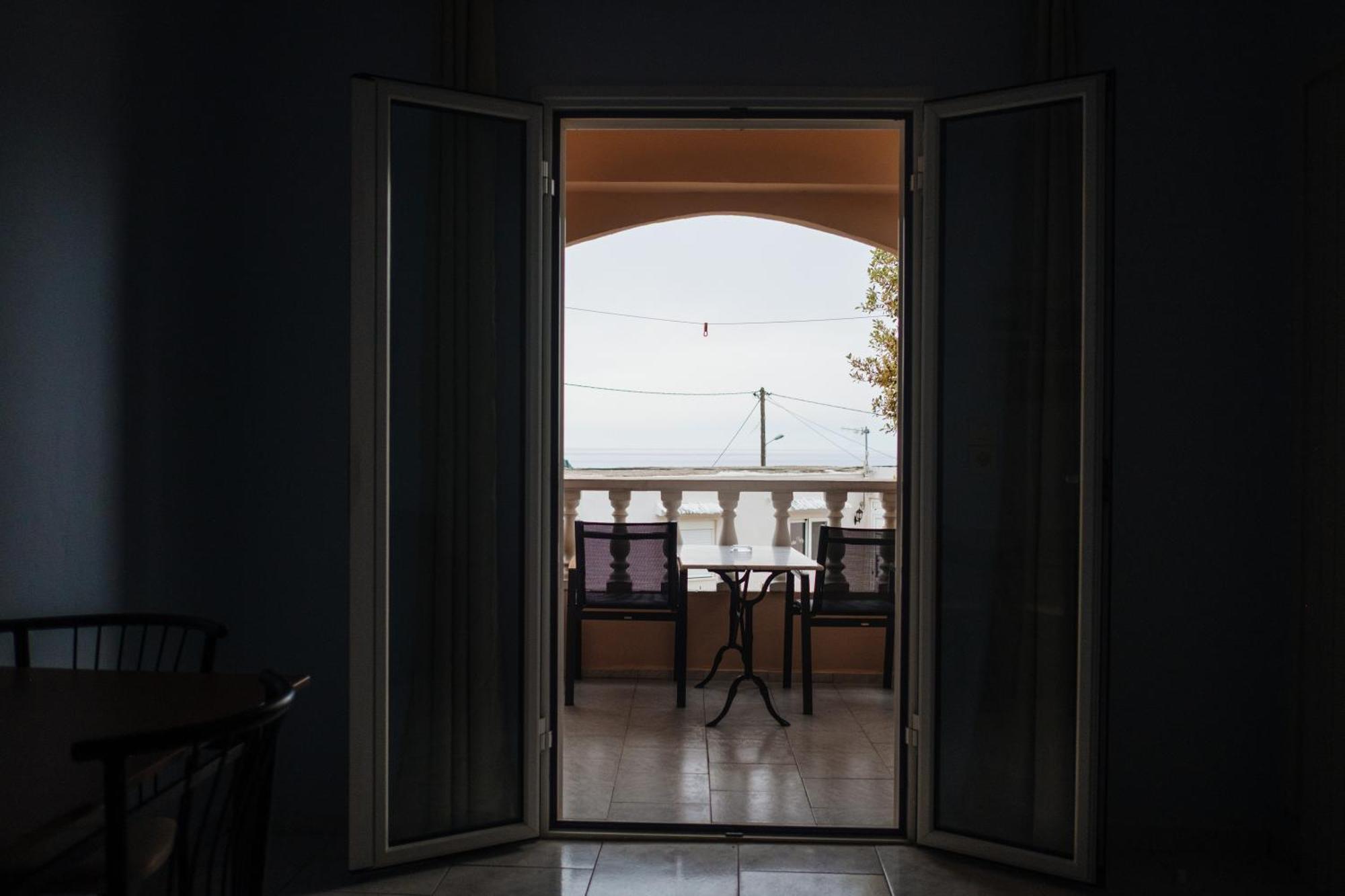 Finikas Apartments Плакиас Екстериор снимка
