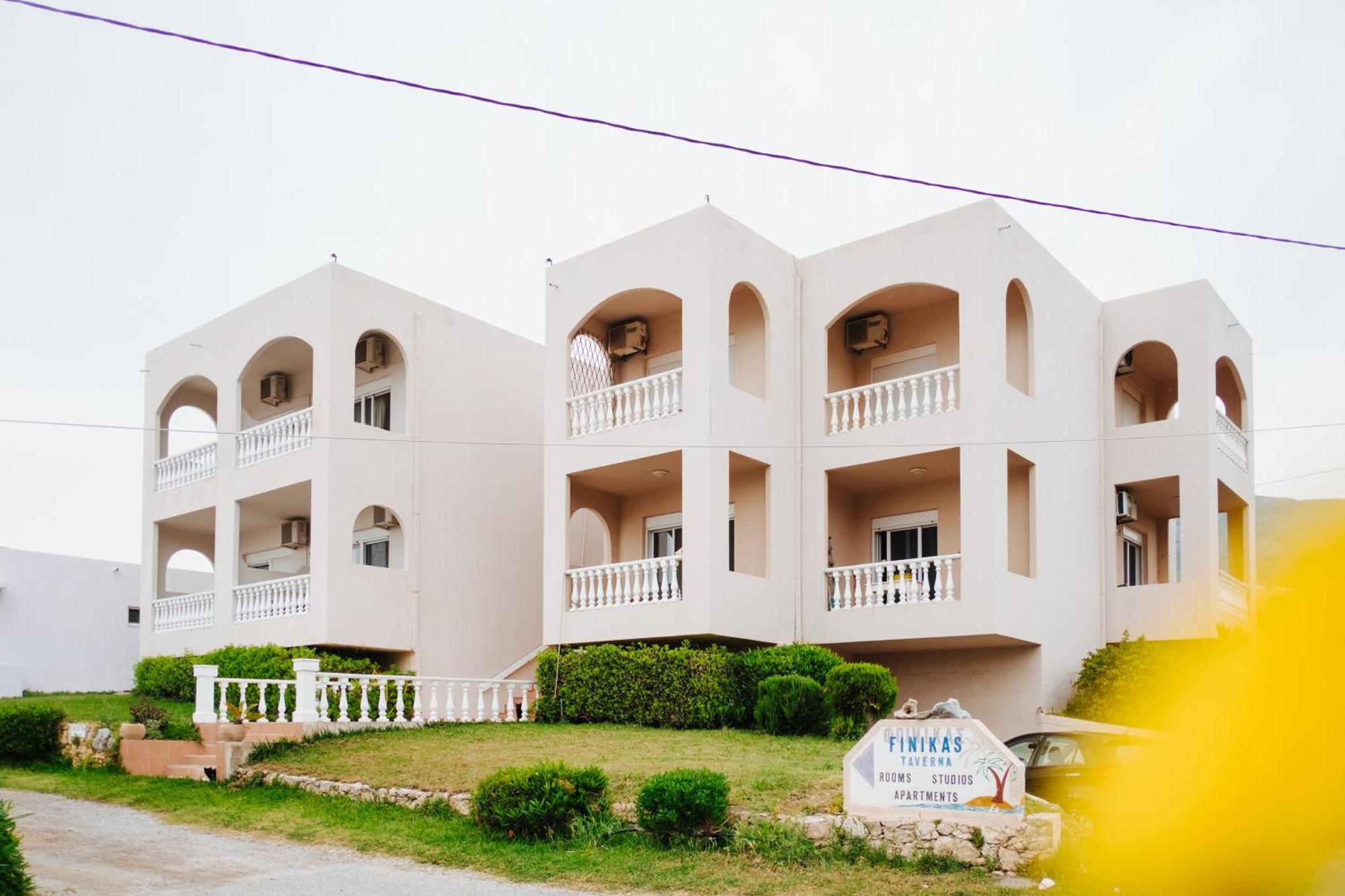 Finikas Apartments Плакиас Екстериор снимка