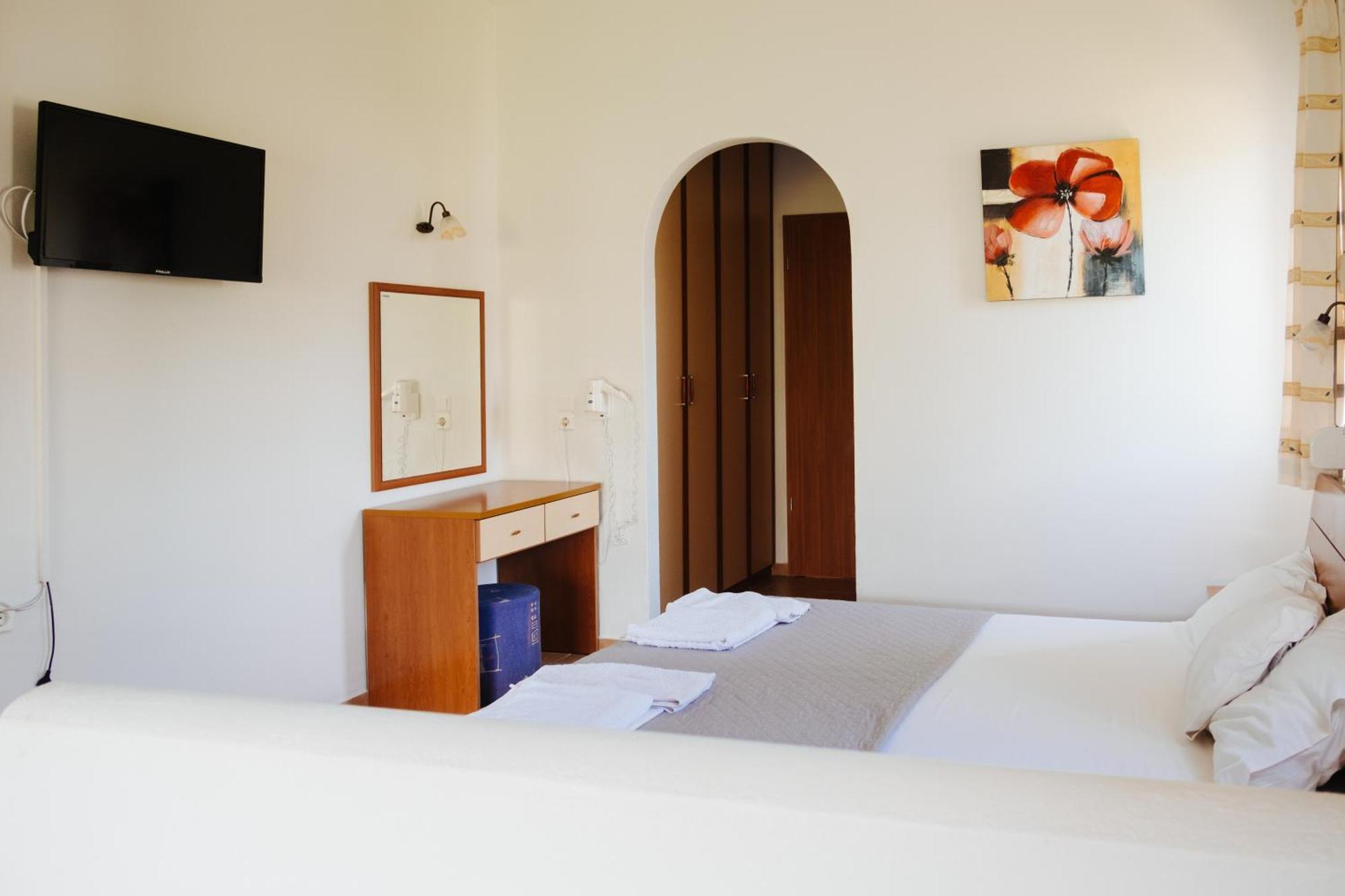 Finikas Apartments Плакиас Екстериор снимка