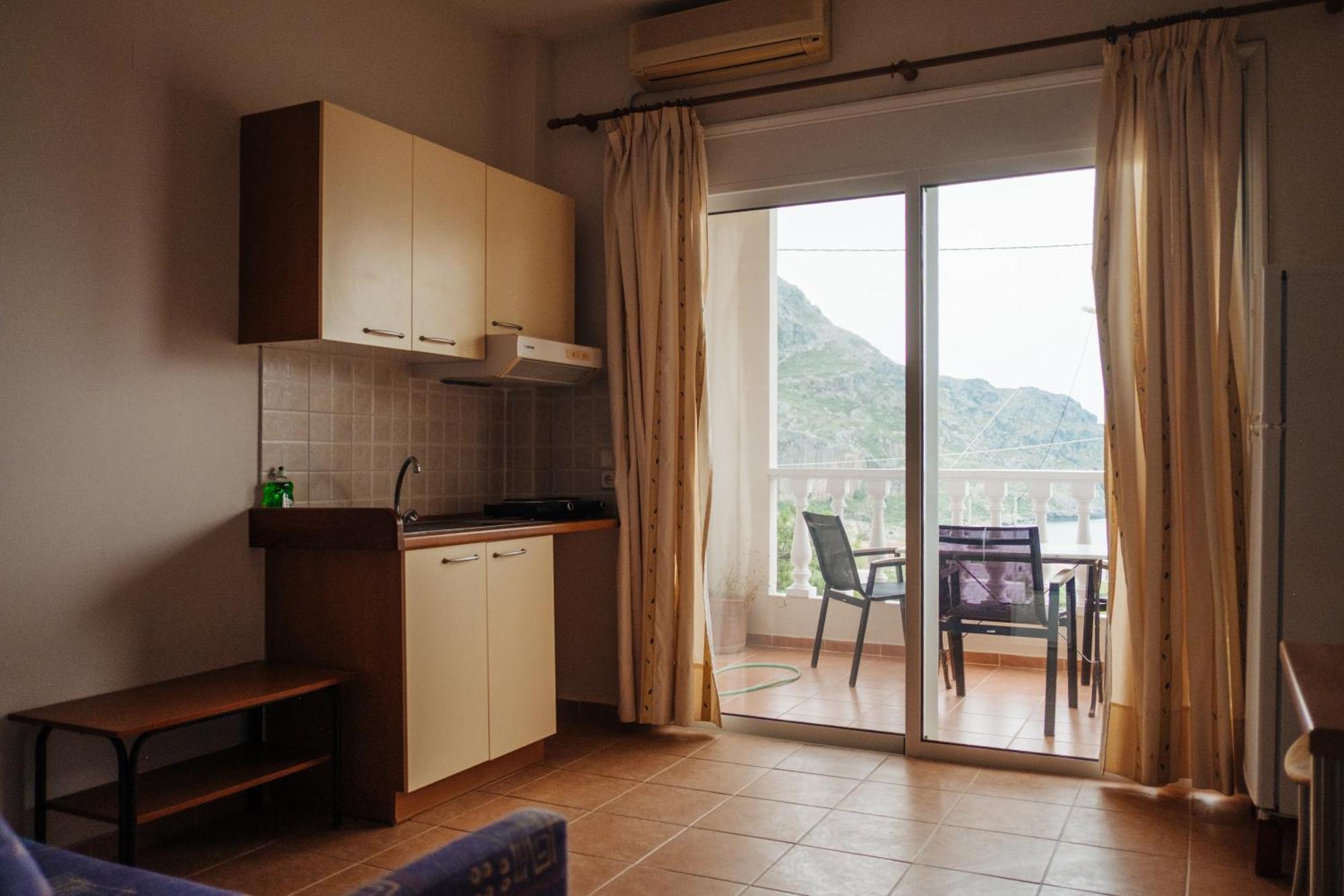 Finikas Apartments Плакиас Екстериор снимка