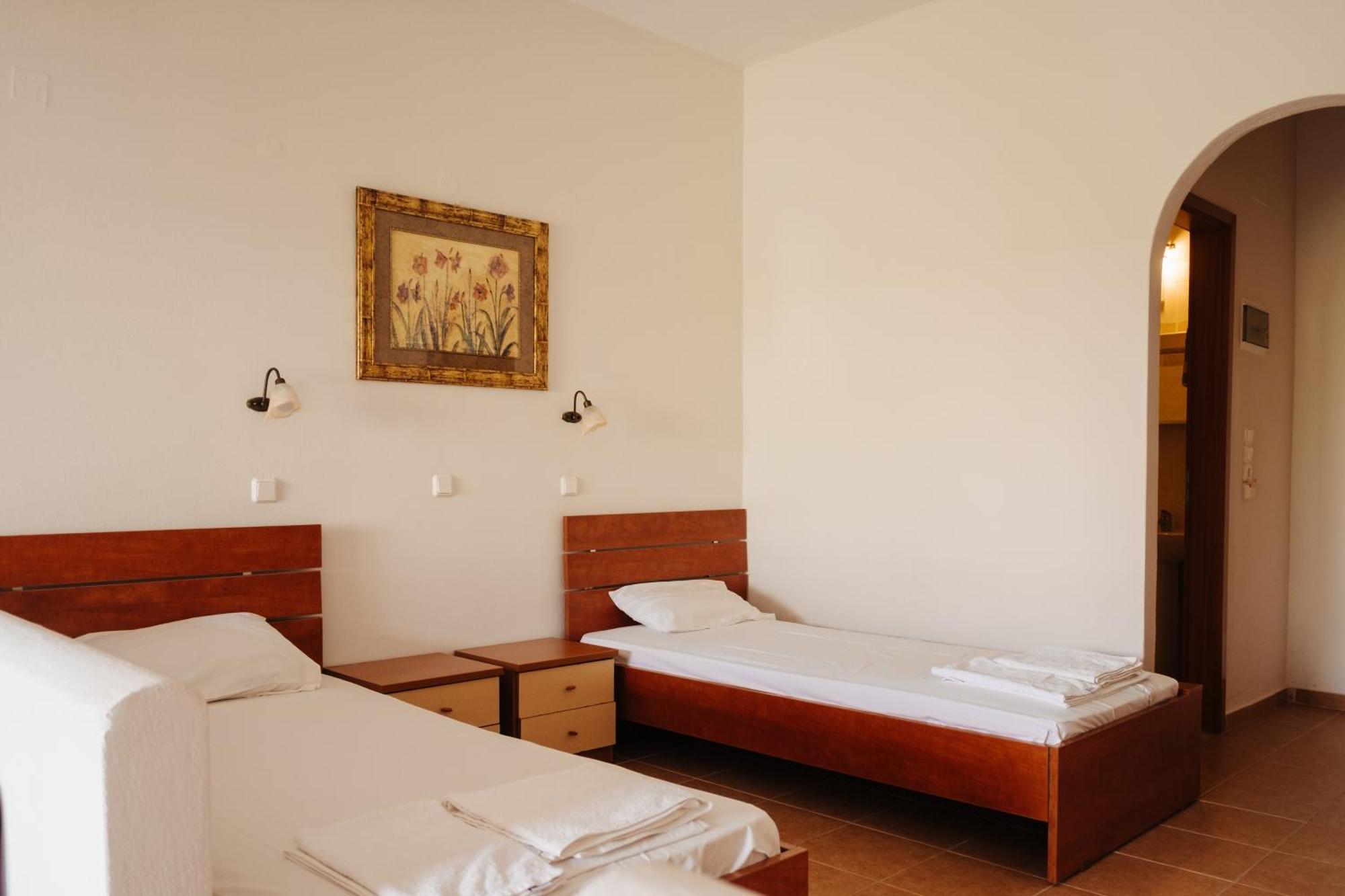 Finikas Apartments Плакиас Екстериор снимка