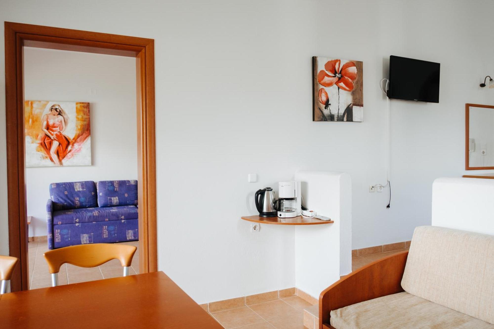 Finikas Apartments Плакиас Екстериор снимка