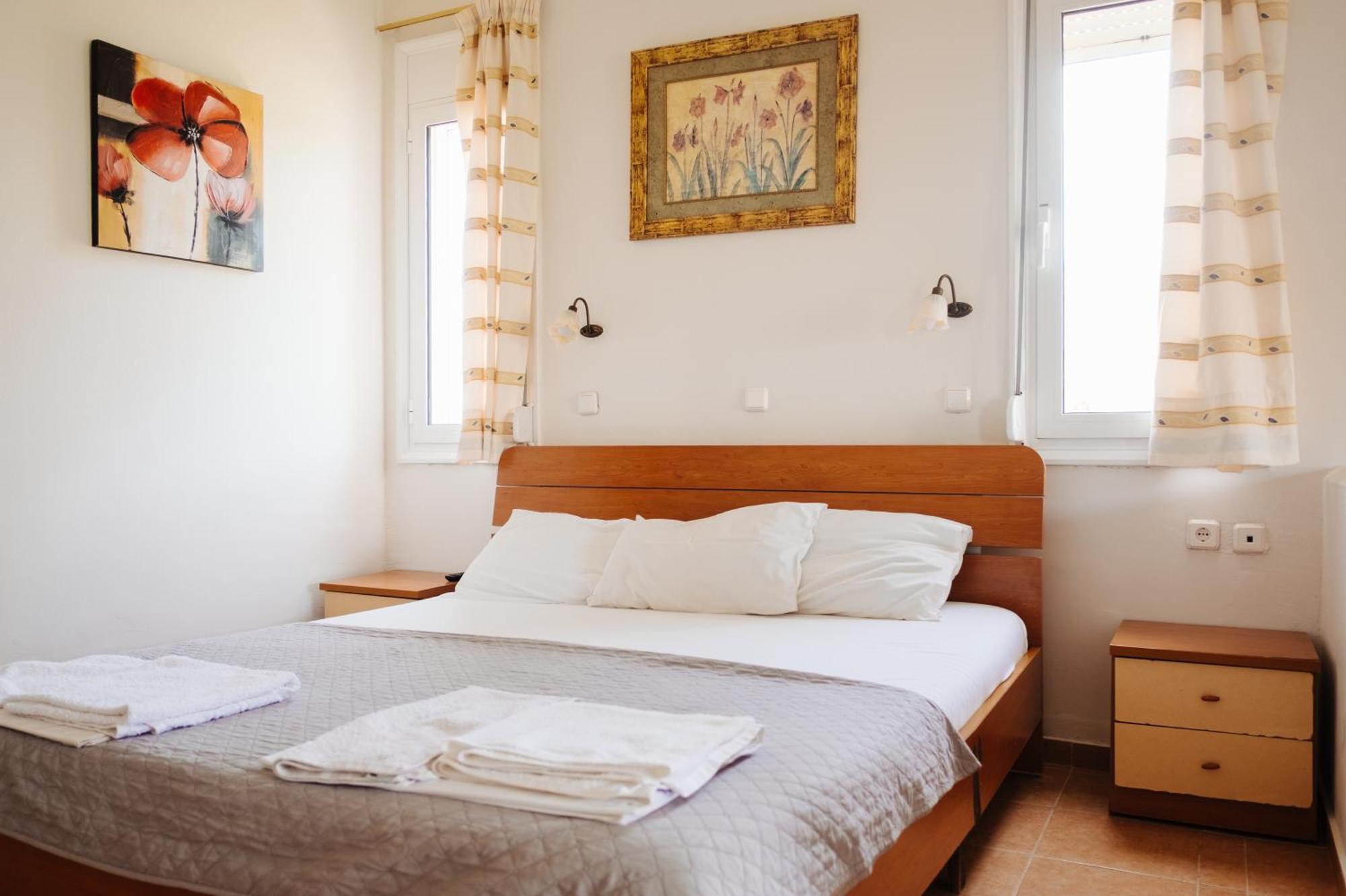 Finikas Apartments Плакиас Екстериор снимка