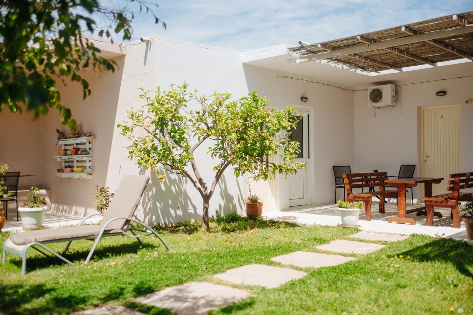 Finikas Apartments Плакиас Екстериор снимка
