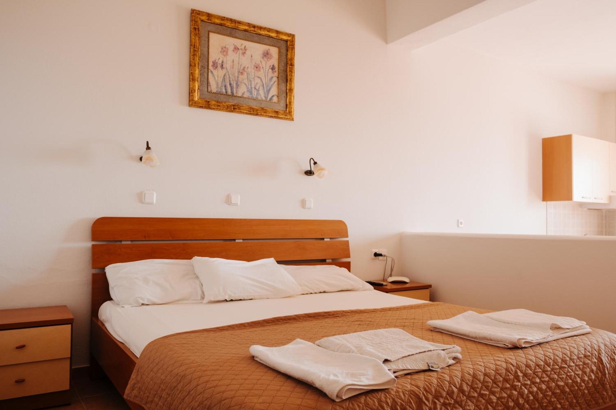 Finikas Apartments Плакиас Екстериор снимка