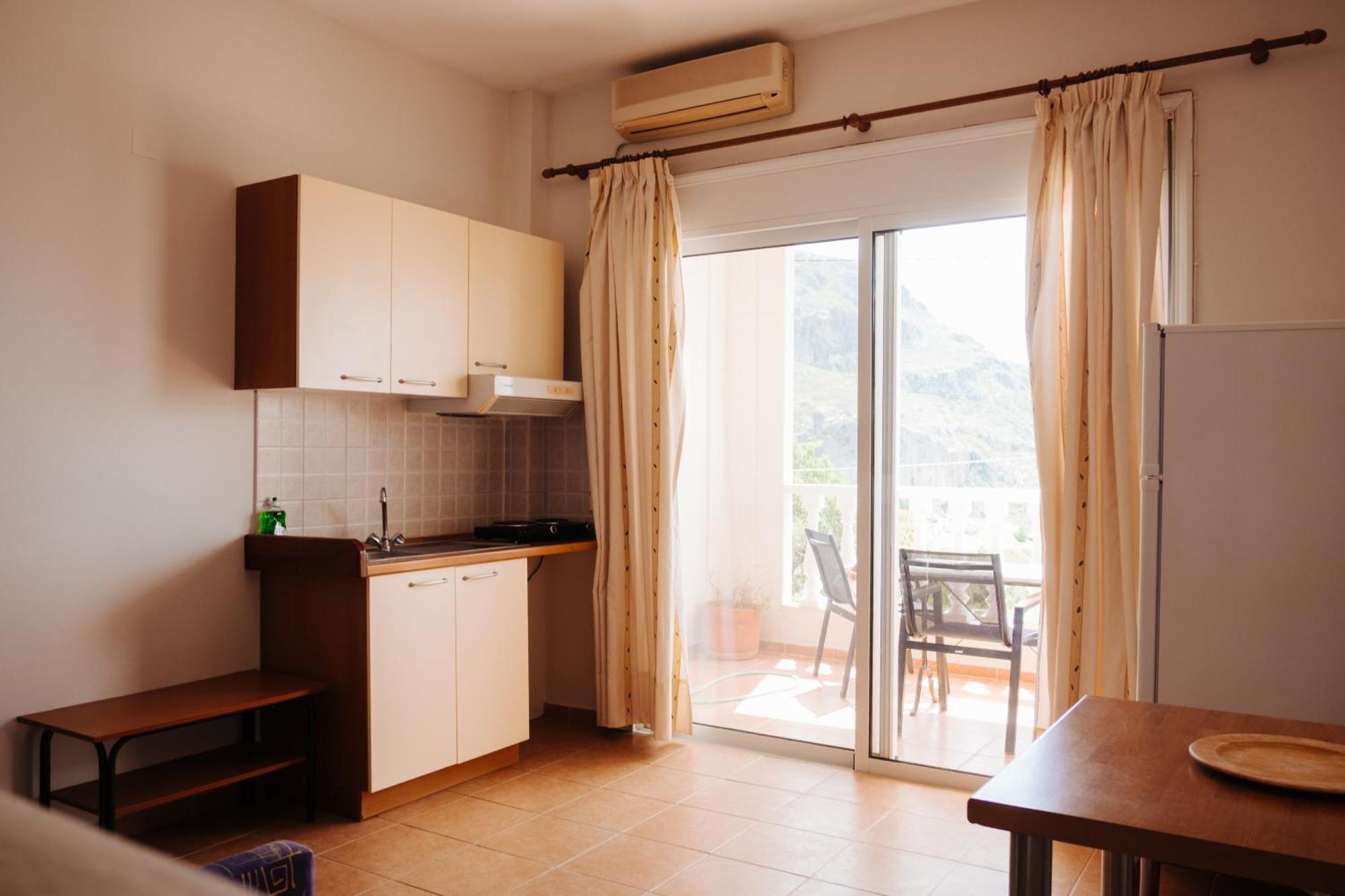 Finikas Apartments Плакиас Екстериор снимка