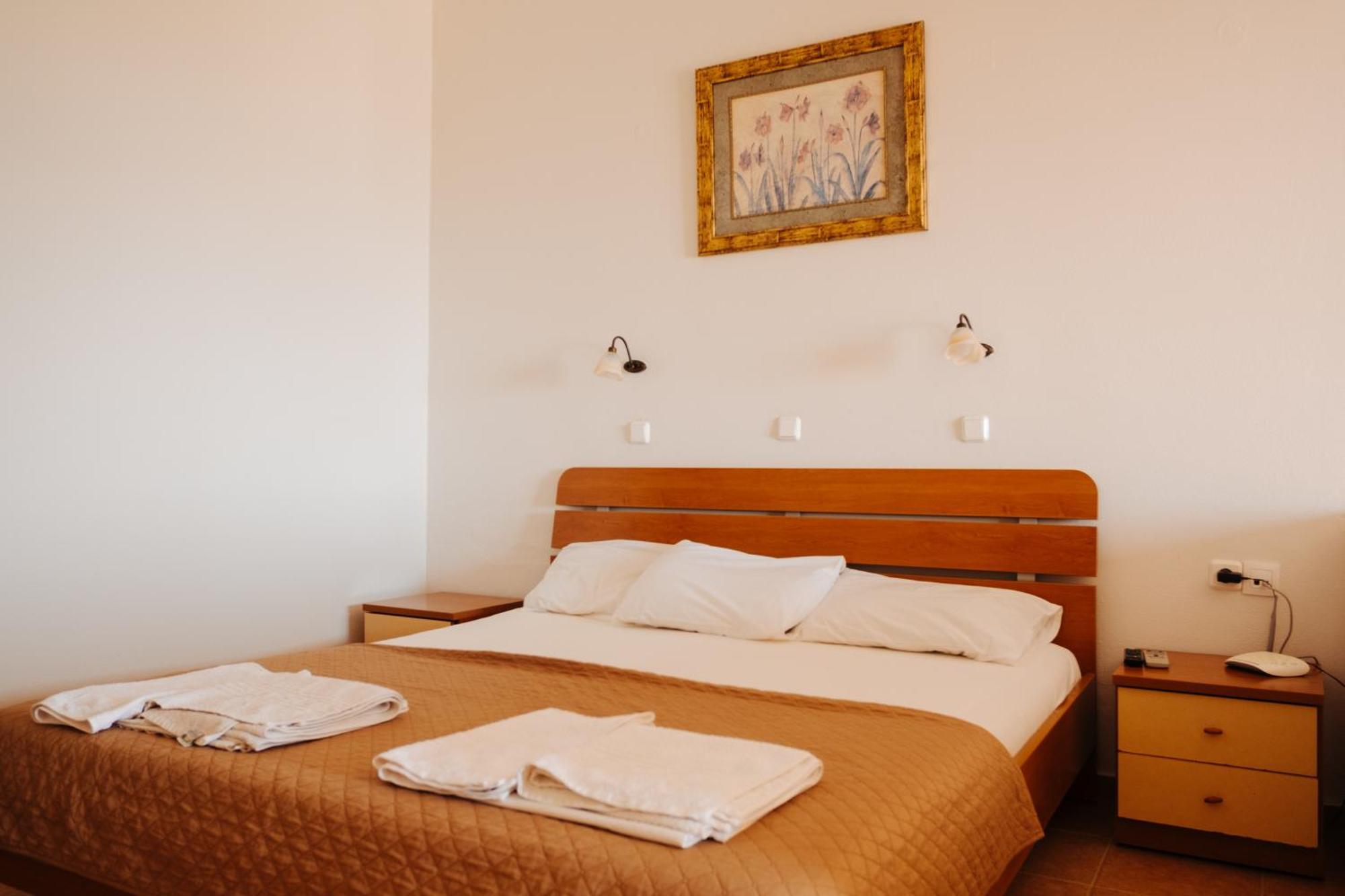 Finikas Apartments Плакиас Екстериор снимка