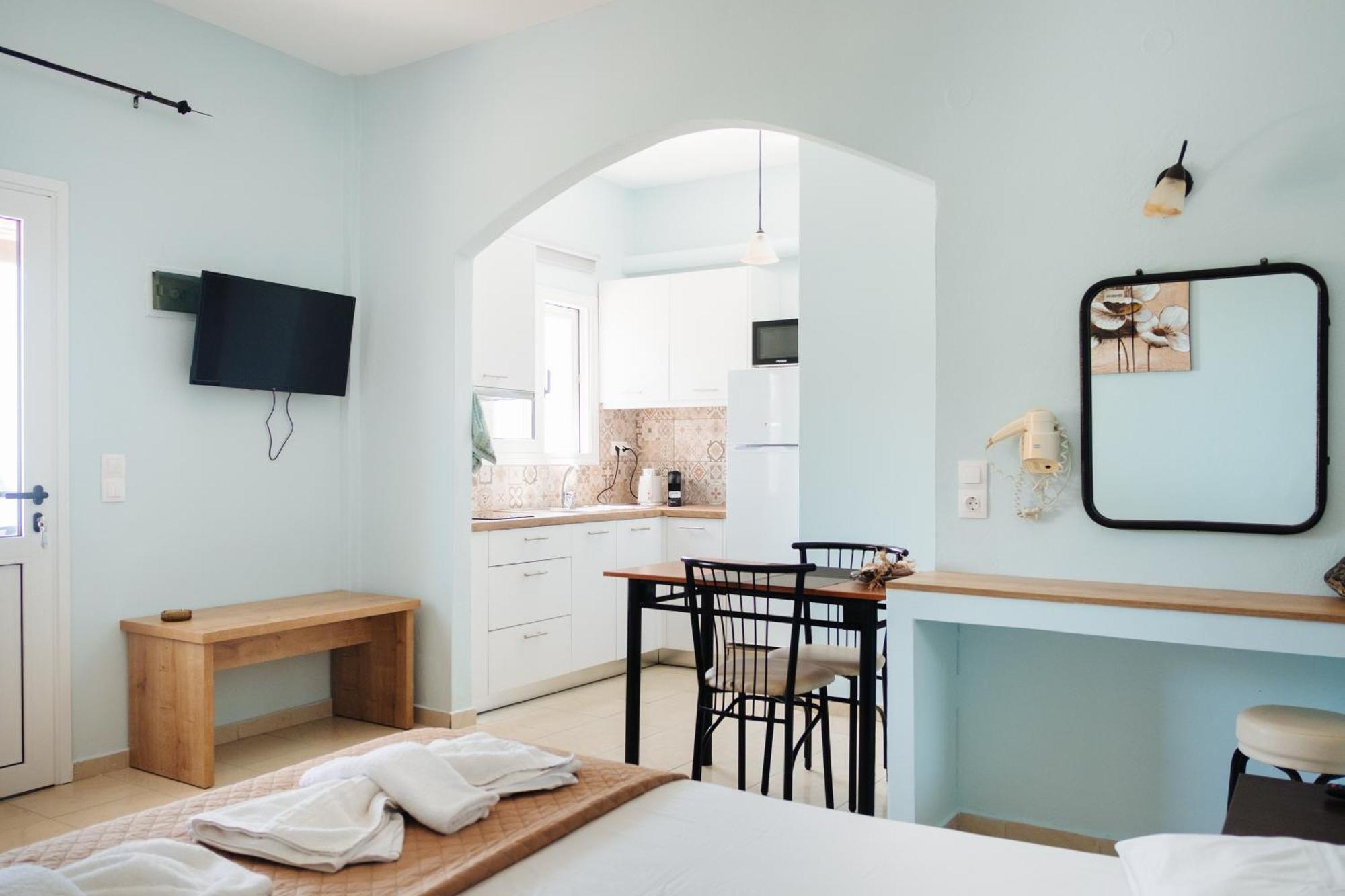 Finikas Apartments Плакиас Екстериор снимка