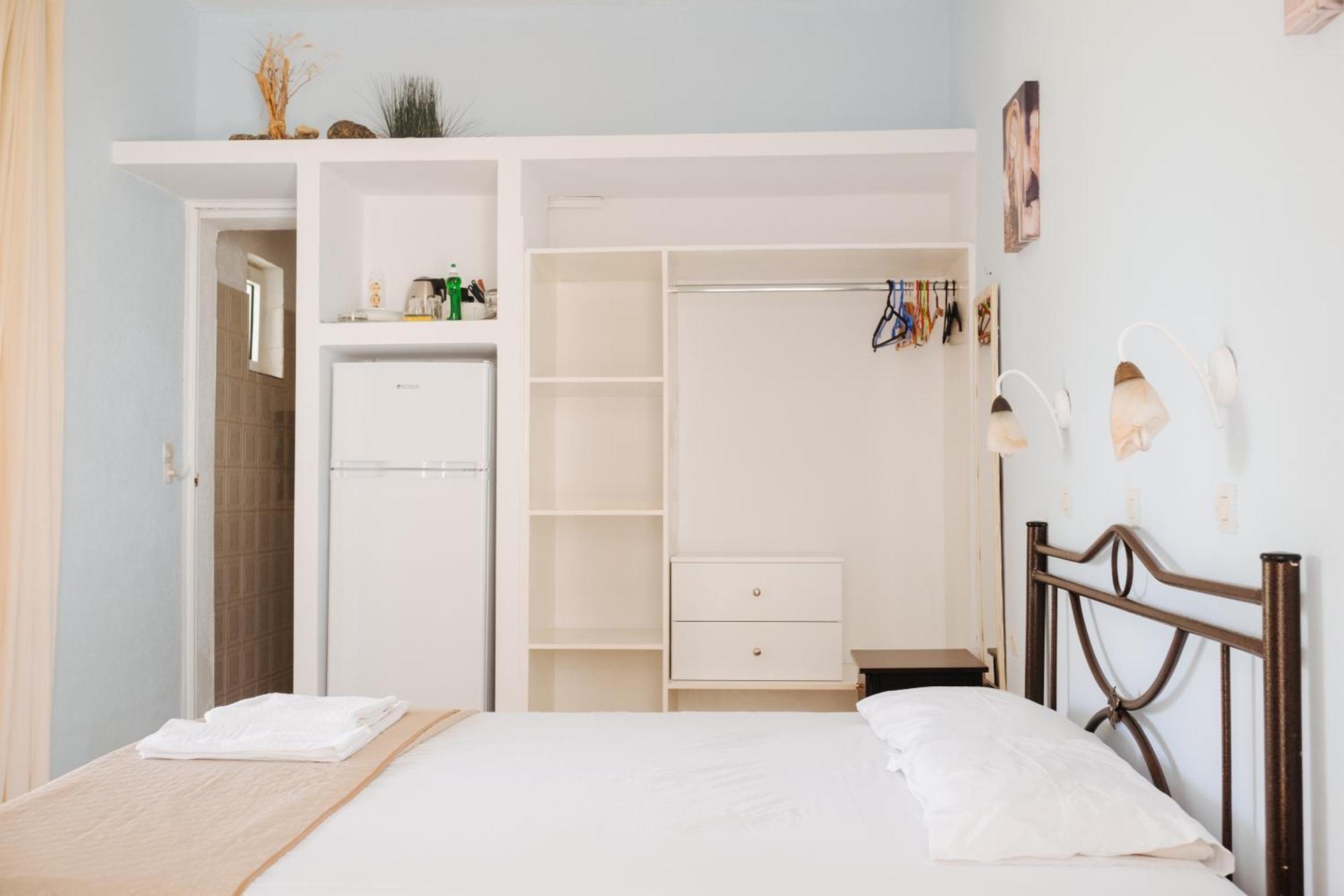 Finikas Apartments Плакиас Екстериор снимка